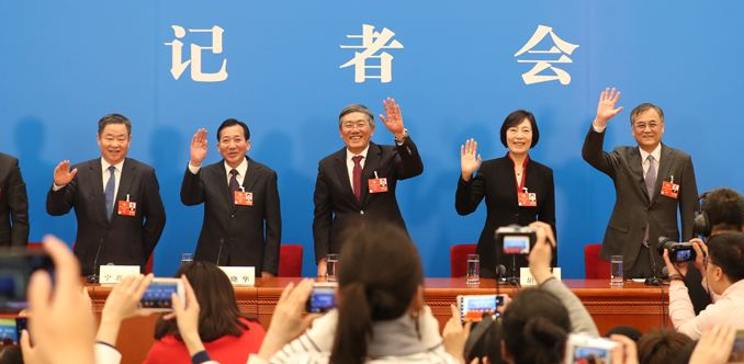 习近平会见马来西亚总理马哈蒂尔